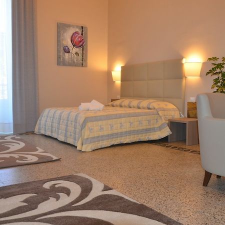 קטאניה Moonlight Hotel&Suites מראה חיצוני תמונה